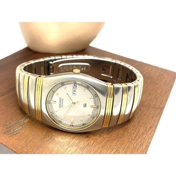 Seiko Men's Watch 5H23-6130 Vintage Quartz Silver Dial Day Date Two Tone Steel - Picture 8 of 14